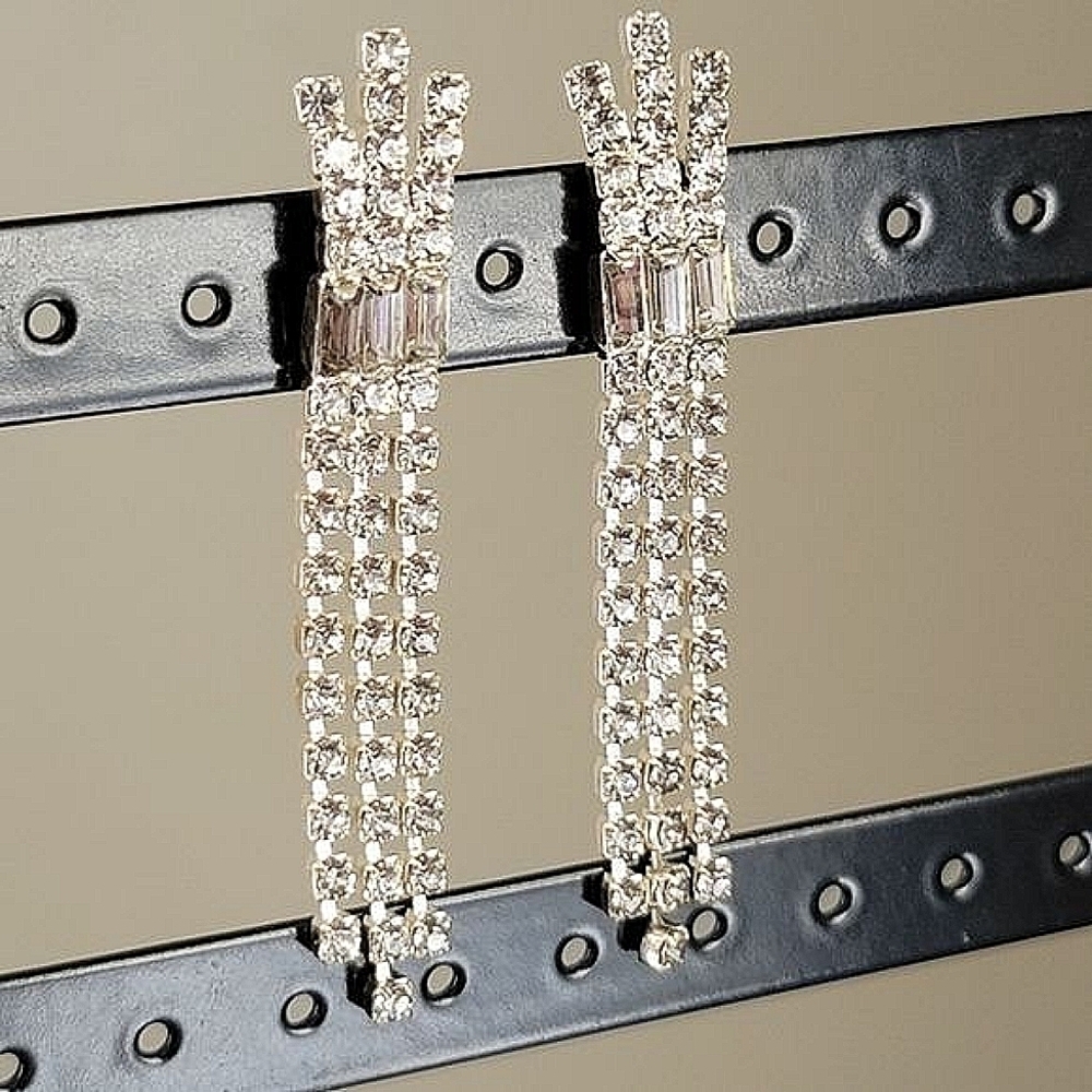 Earrings Silver Tone Crystal Dangle #0102